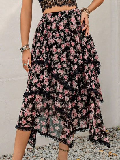 Falda estampada con capas y detalle de encaje