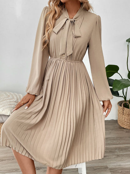 Vestido de manga larga con lazo en el cuello y pliegues Perfee