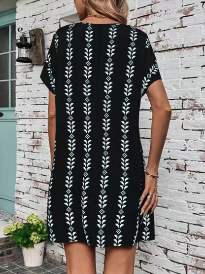 Vestido estampado de cuello redondo y manga corta