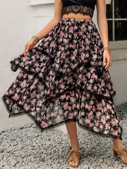Falda estampada con capas y detalle de encaje