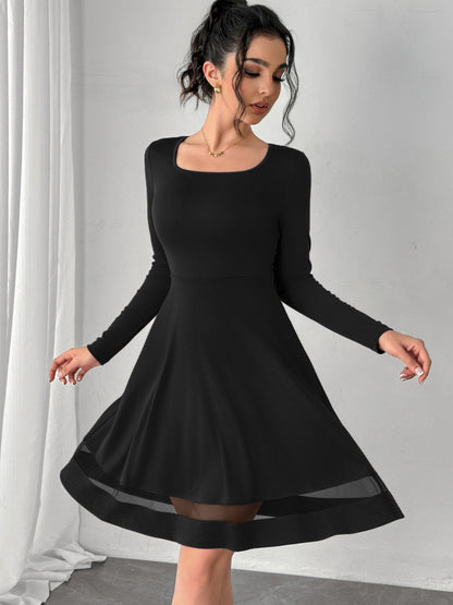 Vestido mini de manga larga y escote cuadrado