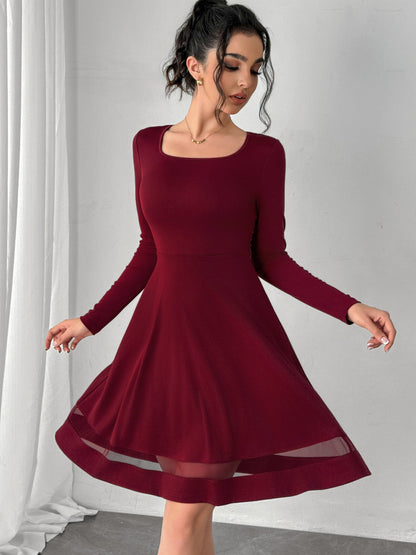 Vestido mini de manga larga y escote cuadrado
