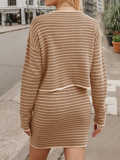 Conjunto de falda y top de manga larga a rayas